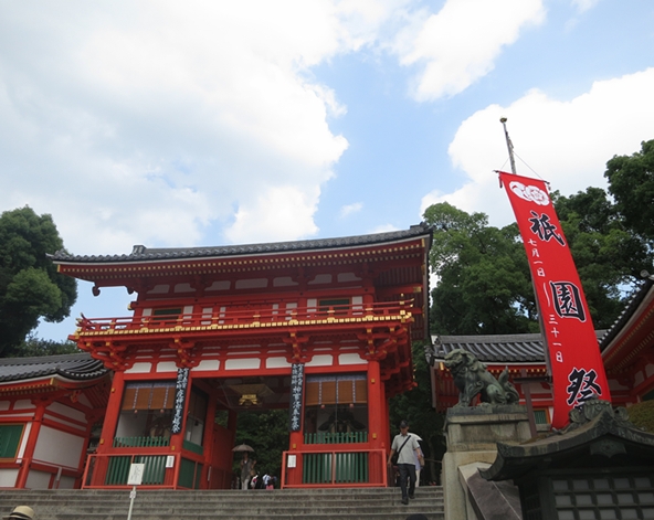 京都一日遊 (建議行程:京都代表性建築:世界遺產〈金閣寺〉、世界遺產〈清水寺〉、八坂神社、花見小路)