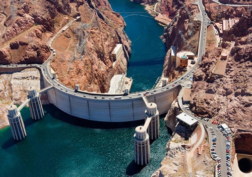 退房→【建議前往】：胡佛水壩Hoover Dam→大峽谷Grand Canyon南緣 *停車改搭園區Free Shuttle三條線:紅（Hermit Rest Route）、綠（Kaibab Trail Route）、藍（Village Route）→Check-in酒店